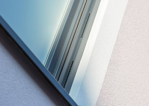 Fenêtres connectées à ventilation intégrée - REHAU